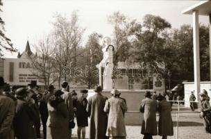 cca 1937 Budapesti városképek, életképek, 30 db szabadon felhasználható vintage negatív, 24x36 mm