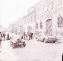 Régi autók eltérő korokból és különféle helyszíneken, 10 db szabadon felhasználható vintage negatív,...