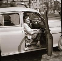 Régi autók eltérő korokból és különféle helyszíneken, 10 db szabadon felhasználható vintage negatív,...