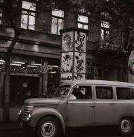 Régi autók eltérő korokból és különféle helyszíneken, 10 db szabadon felhasználható vintage negatív,...