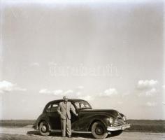 Régi autók eltérő korokból és különféle helyszíneken, 10 db szabadon felhasználható vintage negatív,...