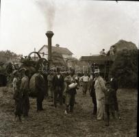 cca 1925 Gőzgépek a cséplésen, 3 db szabadon felhasználható vintage negatív, 6x6 cm