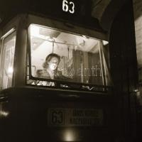 cca 1958 Villamosokról készült felvételek, 5 db vintage negatív különféle helyszíneken, 6x6 cm