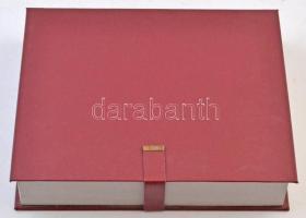 Éremtartó doboz, benne 6db éremtartó tálcával, különböző méretű érmék tárolására, összesen 111 férőh...