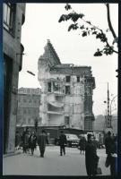 1965 Budapest, a Nemzeti Színház bontása, 5 db vintage fotó + 1 db repró, 6x8,5 cm és 9x13 cm között