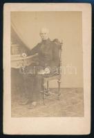 cca 1859 Kettő db vizitkártya méretű vintage fotó, az egyik jelzés nélküli, 10x6 cm és 11x7 cm