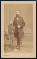 cca 1868 Klösz György (1844-1913) műterméből 2 db vizitkártya méretű, vintage fotó, az egyik feliratozva, 10,5x6,5 cm