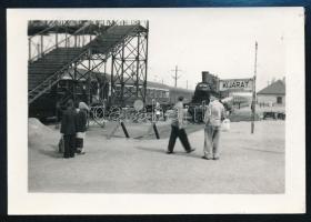 Mozdonyok tétele Tiszavölgyi József gyűjtéséből, 13 db vintage fotó különféle korokból,, 6x9 cm és 1...