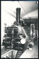 Mozdonyok tétele Tiszavölgyi József gyűjtéséből, 13 db vintage fotó különféle korokból,, 6x9 cm és 1...