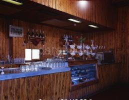 cca 1975 Budapest, Déli pályaudvar, 3 db fotó + 1 db képeslap (kb. 1960) + 7 db szabadon felhasználh...