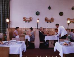 cca 1975 Budapest, Déli pályaudvar, 3 db fotó + 1 db képeslap (kb. 1960) + 7 db szabadon felhasználh...