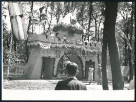 cca 1960 Budapest, Úttörő vasút, 6 db fotó + 3 db képeslap, 6x9 cm és 18x25 cm között