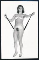 cca 1971 Csupasz valóság, 5 db szolidan erotikus fénykép, 15x10 cm és 18x10 cm között / 5 erotic pho...