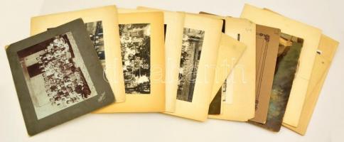 cca 1895-1940 14 db iskolai tablókép egy két nagy méretű fotóval, nagyrészt 1920 előttiek 25x30 cm