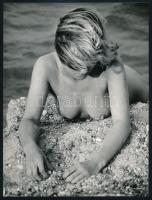 cca 1977 Elölről, oldalról, hátulról, 3 db vintage fotóművészeti alkotás, 22,5x18 cm és 24x18 cm köz...