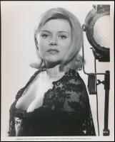 3 db hölgyeket ábrázoló nagyméretű divatfotó 18x26 cm