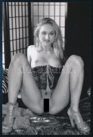 cca 1980 Csábos szexis fényképek, szolidan erotikus felvételek, 6 db későbbi nagyítás, 15x10 cm / 6 ...