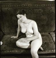 cca 1938 Női formák költészete, szolidan erotikus felvételek, 6 db vintage negatív, 6x6 cm