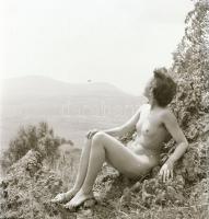 cca 1938 Női formák költészete, szolidan erotikus felvételek, 6 db vintage negatív, 6x6 cm