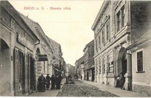 33 db RÉGI képeslap, főleg magyar városok, közte pár jobb lap (Tobelbad, Bród, Nagybocskó, Clara War...