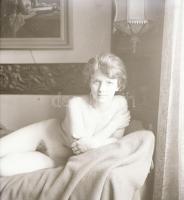 cca 1933 Sztereo aktfelvétel, szolidan erotikus felvétel-pár negatívon, 11x5 cm