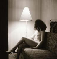 cca 1965 A hangulat lámpa fényében, szolidan erotikus felvételek, 7 db vintage negatív, 6x6 cm