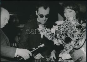 cca 1960 Jean-Luc Godard és Anna Carina, eredeti, pecséttel jelzett fotó / original photo marked with seal 18x23,5 cm