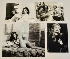 Az 1960-70-es évek filmtörténete fotókon. 44 darabos, nagy részt eredeti filmfotókból álló gyűjtemén...