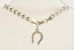 Ezüst(Ag) fantáziaszemes karkötő, szerencsepatkó függővel, jelzett, h: 1,5x2,2 cm, nettó: 5,9 g