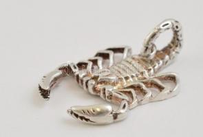 Ezüst(Ag) skorpió függő, jelzett, 3,5x2,2 cm, nettó: 7,9 g