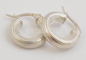 Ezüst(Ag) bordázott fülbevalópár, jelzett, d: 1,8 cm, nettó: 4,4 g