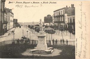 Bari, Piazza Massari e Monum. a Nicolo Piccinni / square, monument (EK)