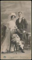 cca 1900 Házaspár esküvői fotója, Nagy és Társa Budapest műterméből, keményhátú fotó, 19x11 cm
