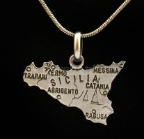 Ezüst(Ag) kígyó nyaklánc, Szicília térkép függővel, jelzett, h: 46 cm, 2,5x2,2 cm, nettó. 5,6 g