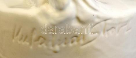 Kisfaludi Stróbl Zsigmond (1884-1975): Fürdés után. fehér mázas kerámia, jelzett, hajszálrepedésekke...