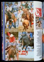 2 db sportkönyv: Magyar Olimpiai Lexikon (Bp., 2000); Sport '89 (Debrecen, 1989). Kartonált pap...