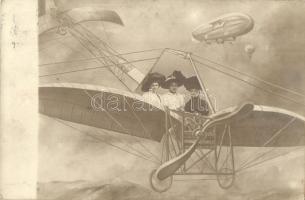1910 Hölgyek műtermi repülőgépes fotólapon / Ladies in aircraft. studio photo
