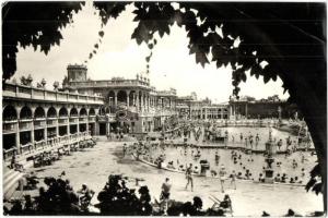 53 db főleg MODERN budapesti képeslap / 53 mostly town-view postcards from Budapest