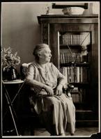 4 db sajtófotó, sérülésekkel, 19x12 és 30x22 cm