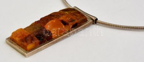 Ezüst(Ag) lánc borostyán medállal, jelzett, h: 40 cm, bruttó: 25 g