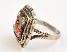 Ezüst(Ag) gyűrű, üveg mozaikkal, jelzés nélkül, deformációval, méret: 53, bruttó: 5 g