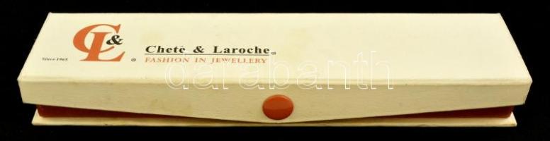 Mutatós gyöngysor, tenyésztett gyöngyből, eredeti dobozában, h: 40 cm