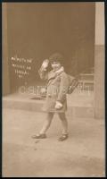 1928 Iskolás kislány, fotólap, 13,5x8 cm