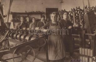 Arad, munkásnők a gépgyárban / working women in the machine factory, interior. photo (fl)