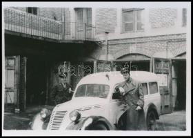 cca 1930-1940 Budapest, Mentőautó és mentősök a Markó utcai garázsban, 2 db későbbi előhívás, 15x10 cm