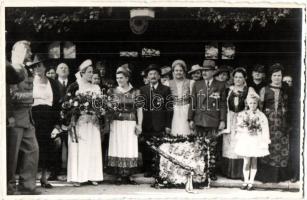 1940 Nagyvárad, Oradea; bevonulás, Soós István polgármester honleányok körében / entry of the Hungarian troops, mayor with compatriot women. Boros Péter (Revue Foto) photo