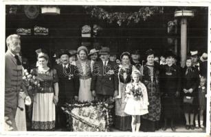 1940 Nagyvárad, Oradea; bevonulás, Soós István polgármester honleányok körében / entry of the Hungarian troops, mayor with compatriot women. Boros Péter photo