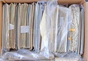 1 doboznyi MODERN külföldi városképes lap országonként csomagolva / A box of modern postcards from E...