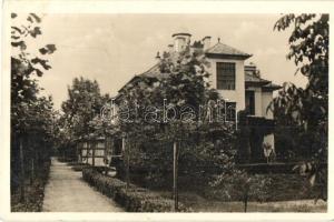 16 db régi magyar és történelmi magyar városképes lap / 16 pre-1945 Hungarian and histroical Hungarian town-view postcards