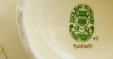 Zsolnay pillangómintás váza, kézzel festett, jelzett, apró kopásokkal, m: 18 cm